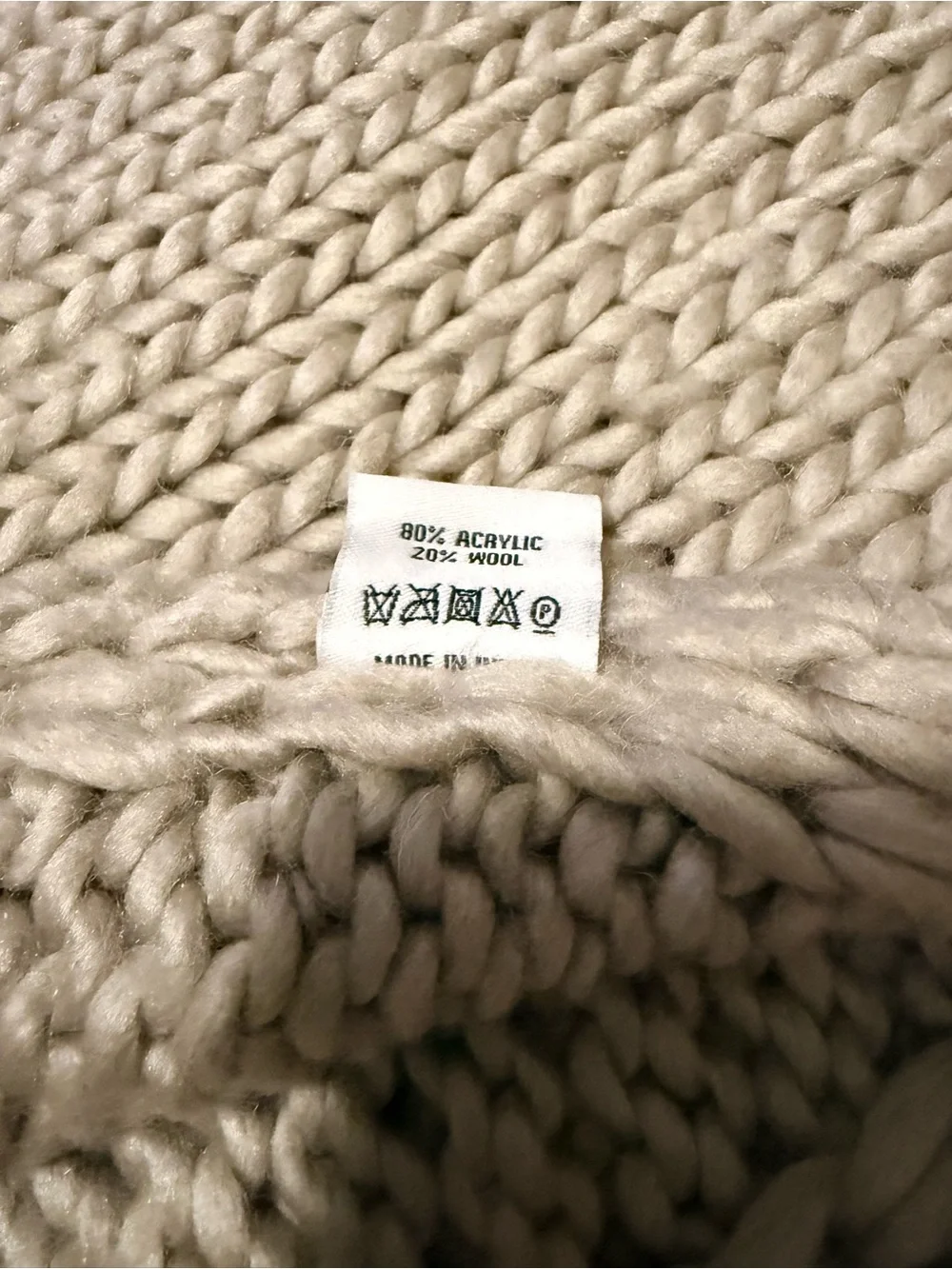 Cozy Chunky Knit Throw Blanket with Tassels - Cream Like New SMOKE FREE HOME